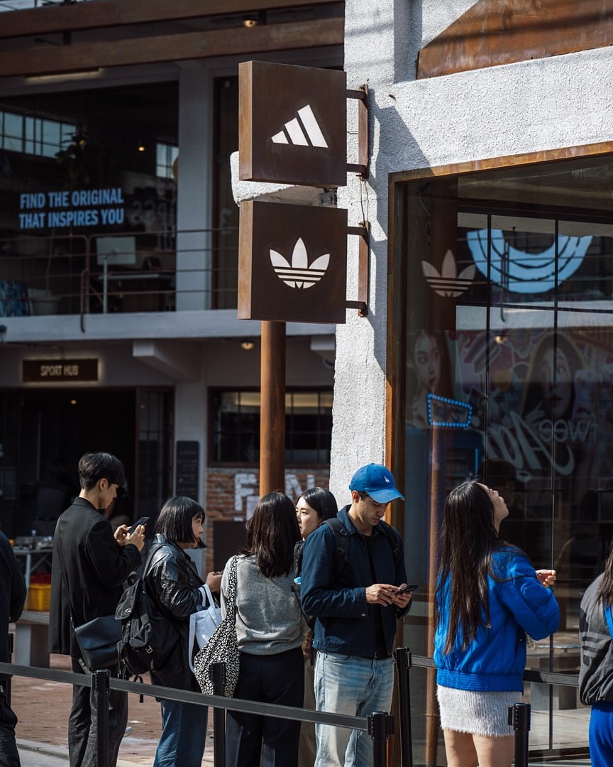 Café 3 Stripes Seoul storefront exterior